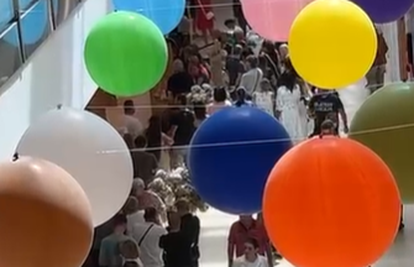 VIDEO Ludnica u Avenue Mallu: Čekaju u redu kako bi kupili paket, ne znaju što je u njemu