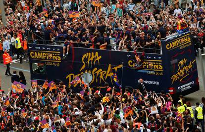 Izađite na balkone: Više od 100 tisuća ljudi dočekalo Barcelonu