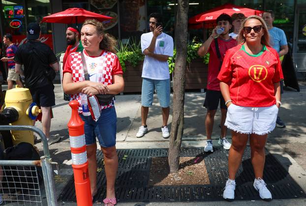 SP 2026 Toronto: Ispred Hotela Delta zajedničko fotografiranje odradili su hrvatski i portugalski navijači