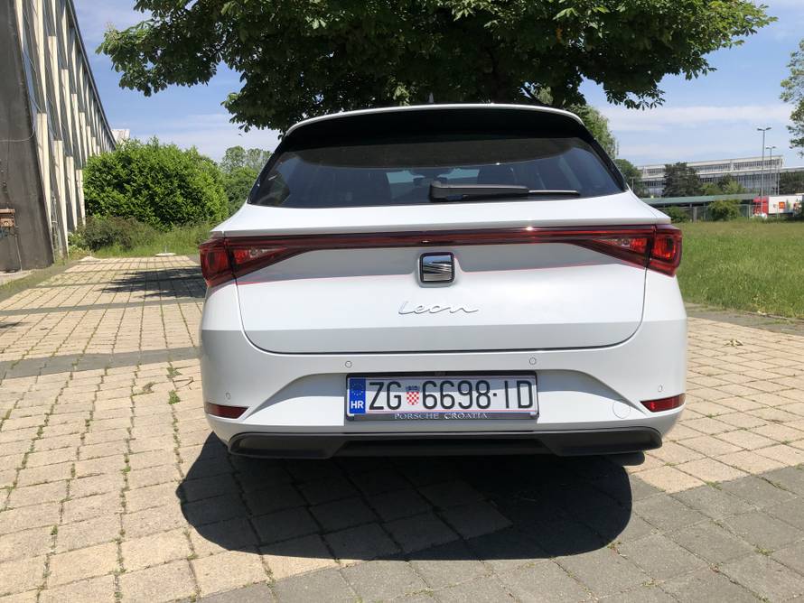 Izuzetno prostrani karavan s dobrim starim TDI motorom