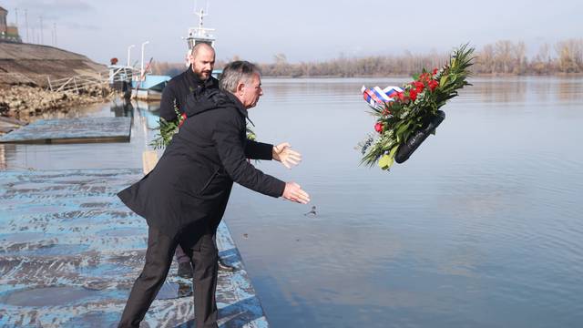Vukovar: Predstavnici srpskih organizacija odali su počast ubijenima u Vukovaru 1991. godine i na Ovčari