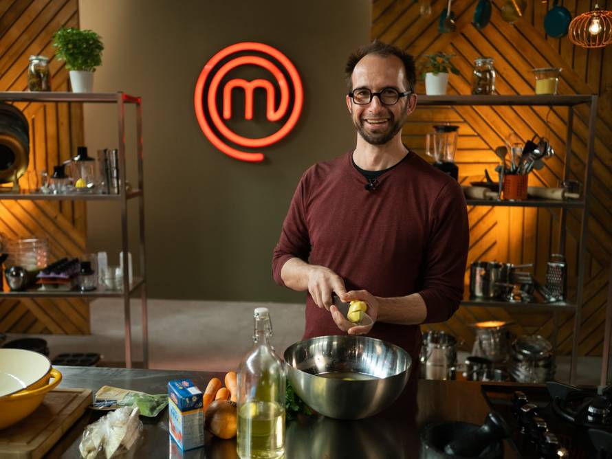 Kamerman 'MasterChefa' žiriju skuhao jelo i osvojio pregaču: 'Mama, ja sam vrhunski kuhar'