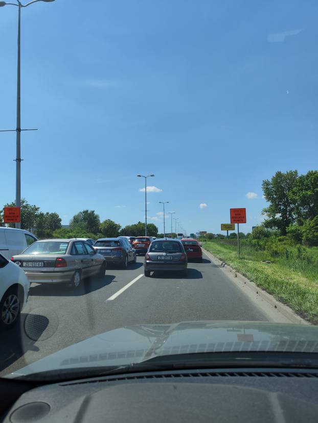 FOTO Velike gužve na Lučkom, na granicama se čeka satima, kod Karlovca kolona od 8 km!
