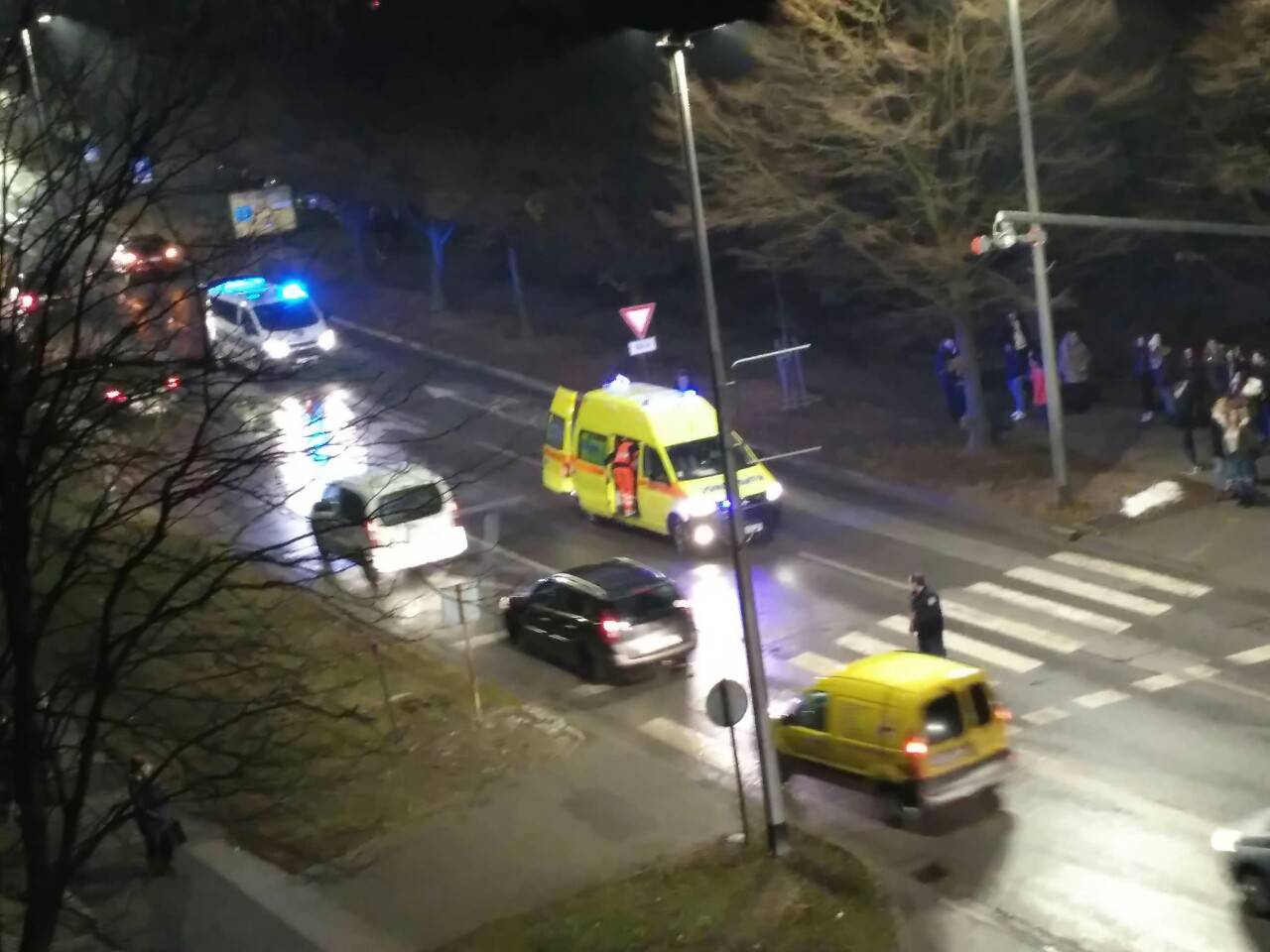 Autom udarila djevojku (19) na 'zebri': Pješakinja je u bolnici