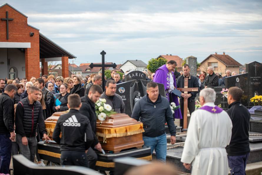 Privlaka: Pogreb Gorana Šarića, poginulog u nesreći koju je skrivio ministar Banožić