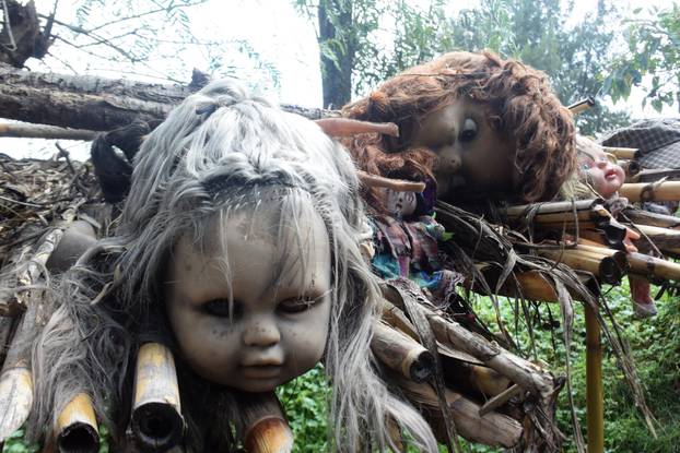 Mexico: The Terrifying Island of the Dolls