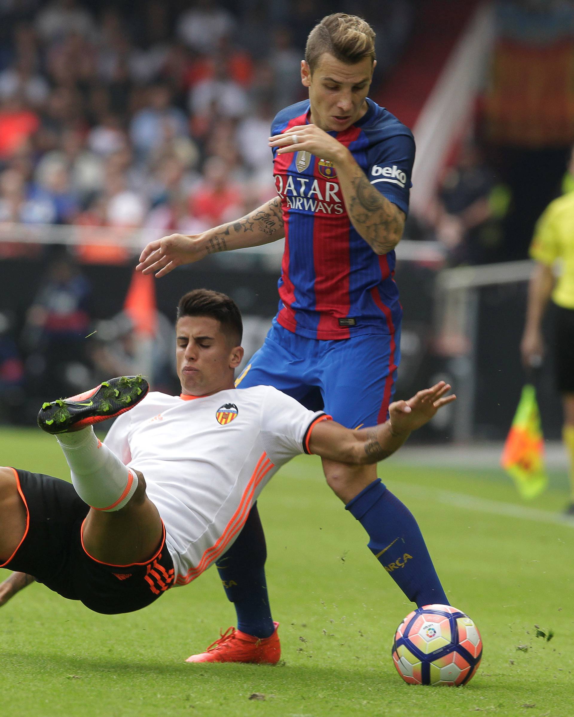 Football Soccer - Spanish Liga - Valencia v Barcelona