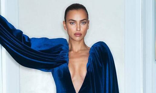 Irina Shayk ljetuje s bivšim i oduševljava slikama u toplesu