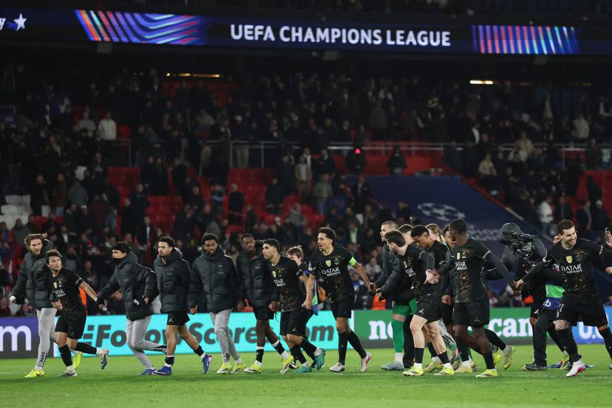 UEFA Champions League - Round of 16 - First Leg - Paris St Germain v Chelsea