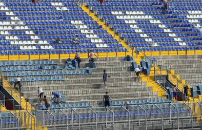 Nedostaje stolica za sjevernu tribinu pa su vratili dio starih