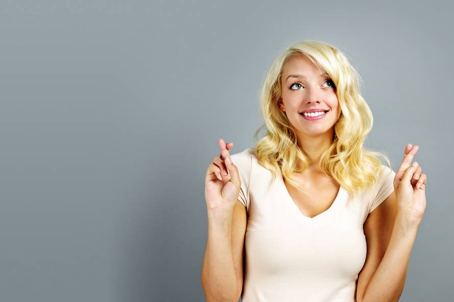 Ovo su najčešća praznovjerja i razlozi zašto vjerujemo u njih: Crne mačke, prosipanje soli...