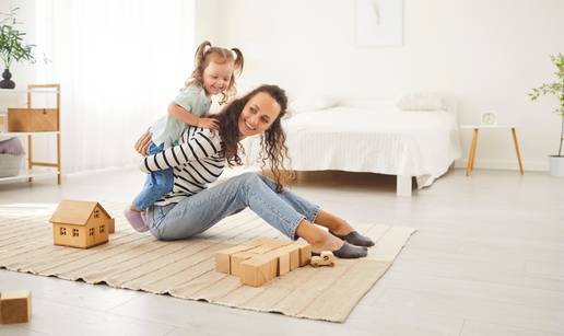 Objavom o majkama koje ostaju kod ku&cacute;e s djecom izazvao reakcije: 'To je lagan posao'