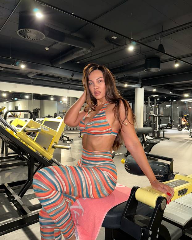 FOTO Iza naših poznatih dama još je jedna golišava godina: Prisjetimo se najvrelijih izdanja