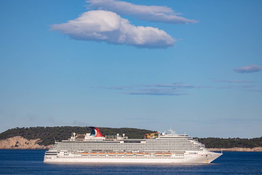 Iskrcavanje u Dubrovniku: Po Hrvate s kruzera došli busevi