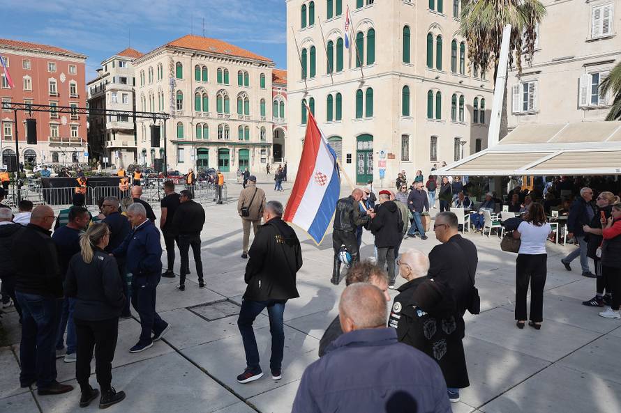 Split: Torcida na Rivi održala prosvjed