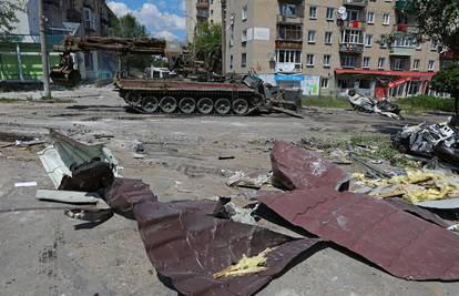 Jezivo tih Lisičansk je danas napušten i razoreni grad: 'Samo se bojimo da će se vratiti borbe'