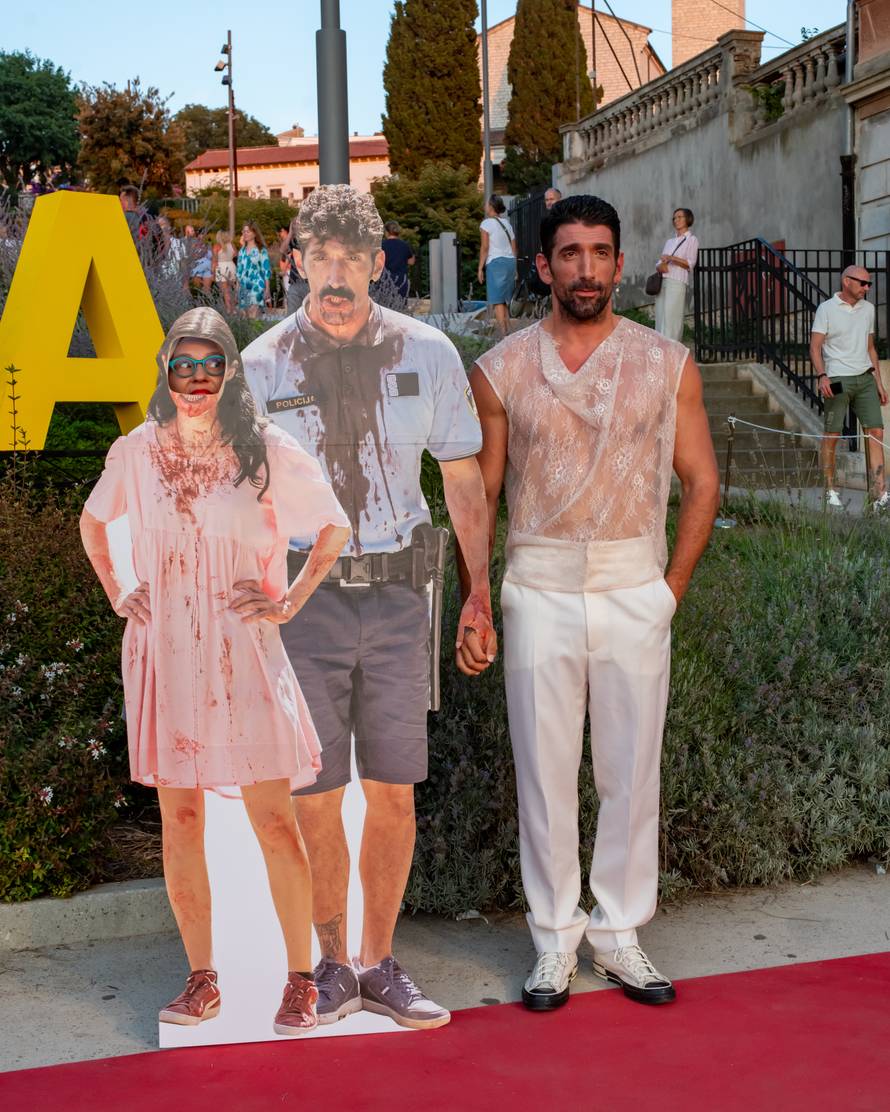 Na premijeri filma 'Šalša' u Puli Arenom se orio smijeh i aplauz