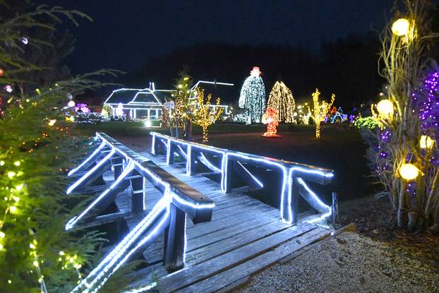 Magično Božićno blagdansko imanje obitelji Salaj zabljesnulo je u punom sajaju