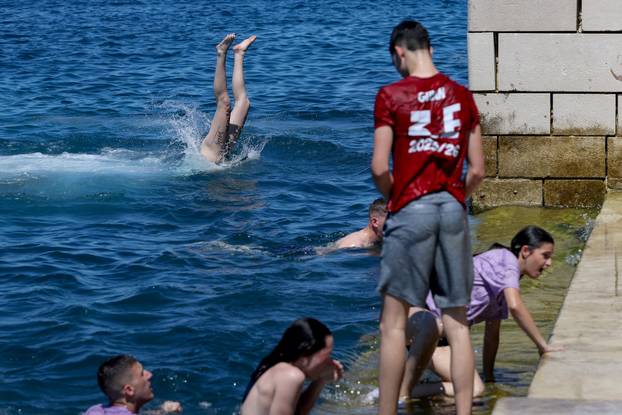 Zadar: Zadarski maturanti obilježavaju posljednji dan srednjoškolskog obrazovanja