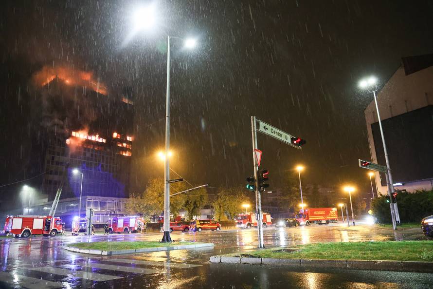 Zagreb: Pozar u Vjesnikovom neboderu