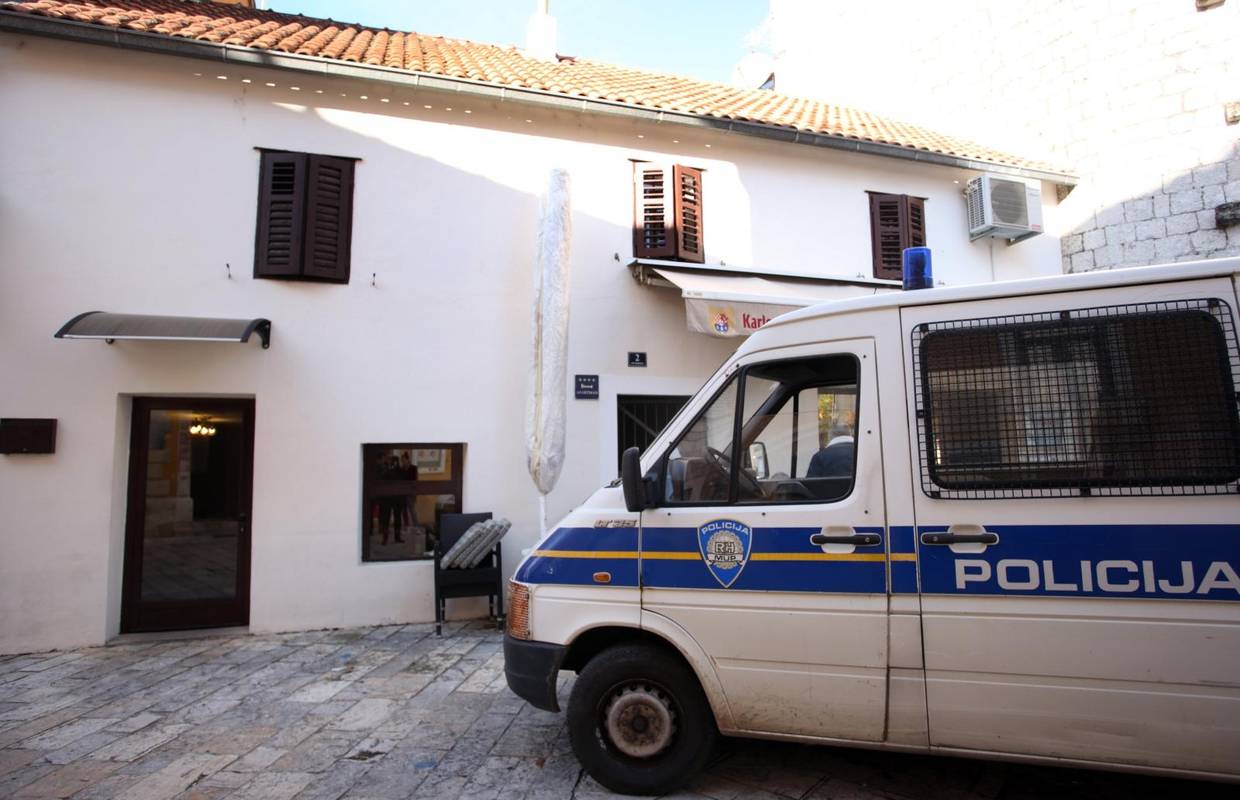 Uhitili ženu (48) u Kaštelima, kamenjem oštetila pet vozila