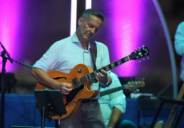 Vela Luka: Održan koncert "Trag u beskraju" posvećen Oliveru Dragojeviću