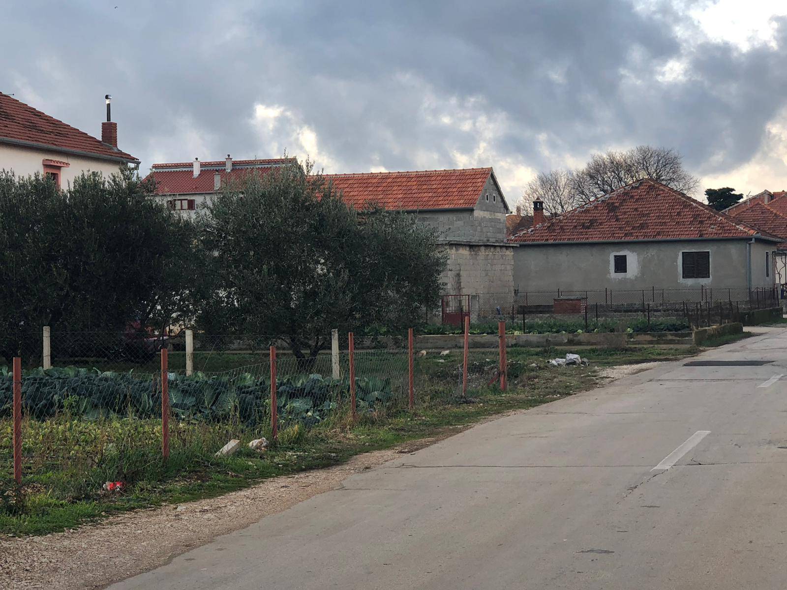 Autom udario suprugu kad se vratila iz crkve i izbo ju nožem