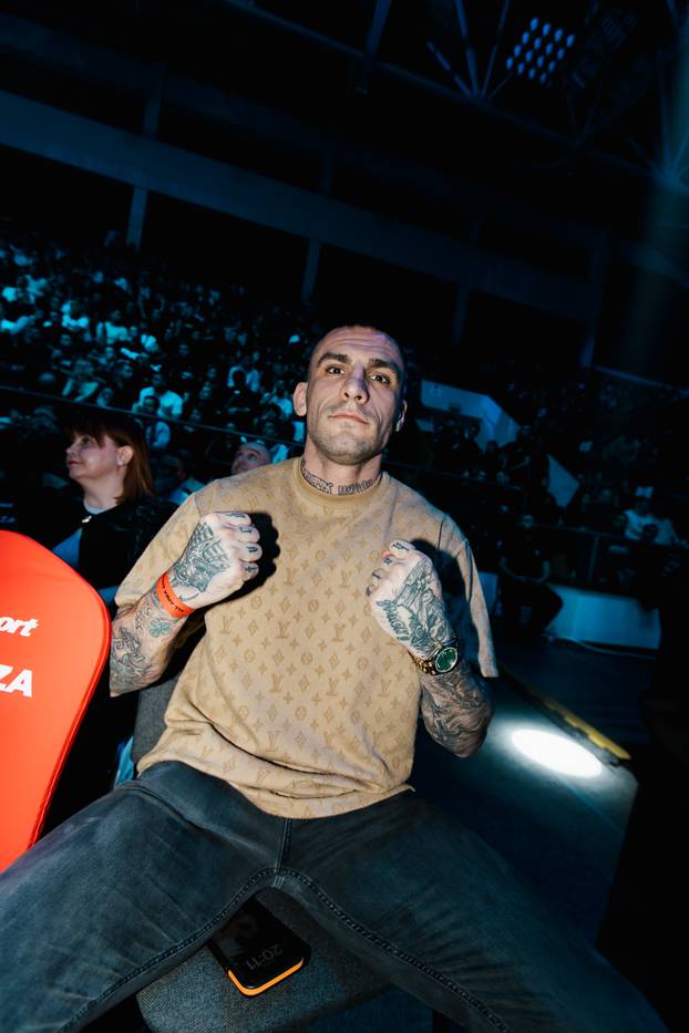 FOTO Krv, znoj, suze i ljepotice. Pogledajte najbolje trenutke s borilačkog spektakla u Sl. Brodu