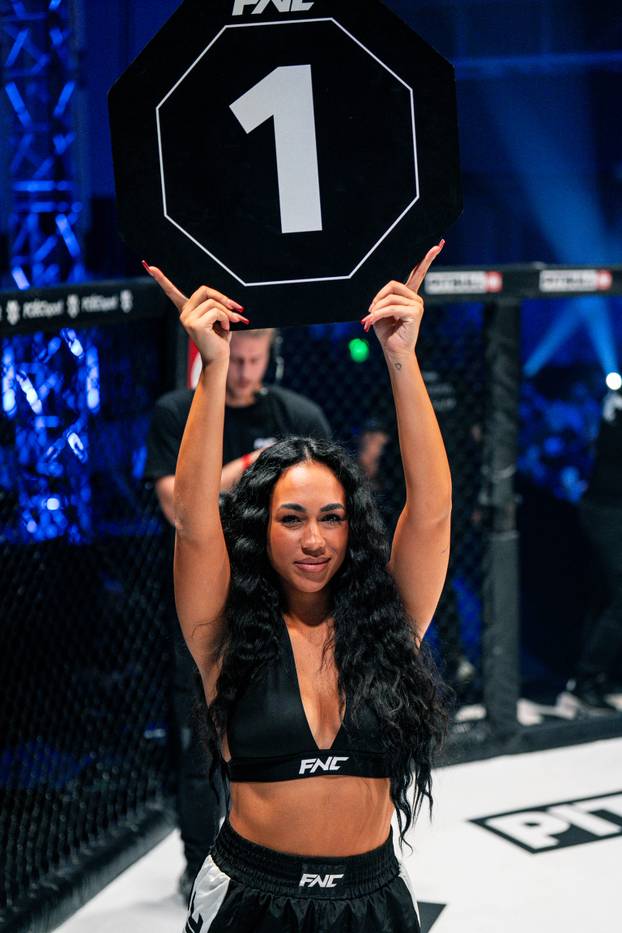 FOTO Krv, znoj, suze i ljepotice. Pogledajte najbolje trenutke s borilačkog spektakla u Sl. Brodu