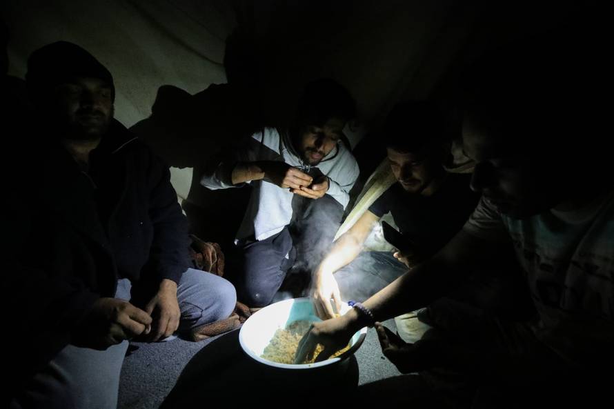 Noć u paklu Vučjaka: Mlate nas i pucaju, bojimo se crne policije