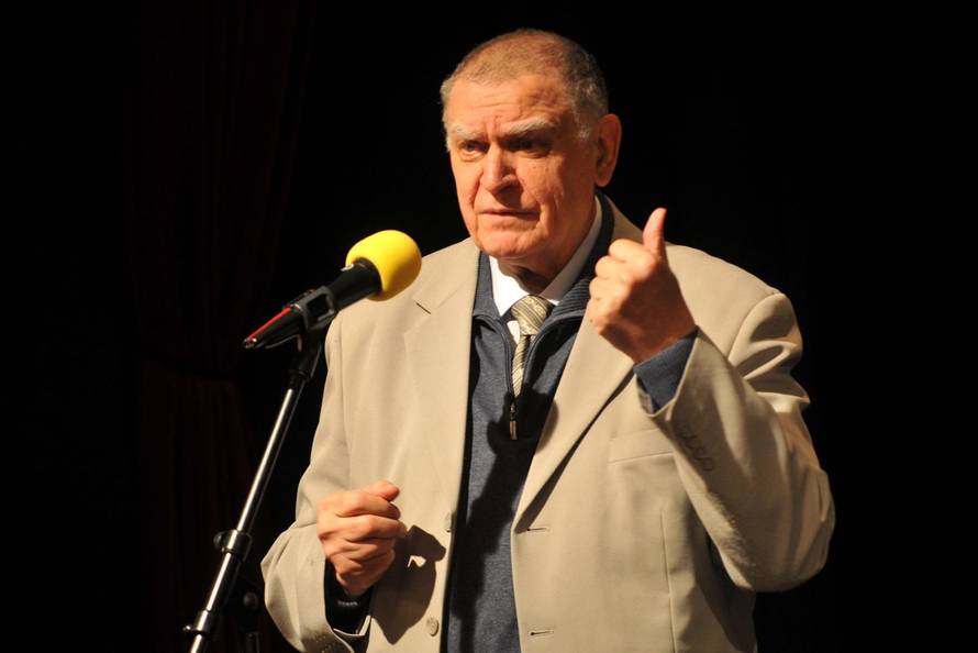 Vladimir Gruden na tribini u Pozegi