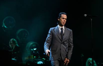 Slavni Nick Cave humanitarnoj knjižnici donirao više od 2000 knjiga iz svoje osobne kolekcije