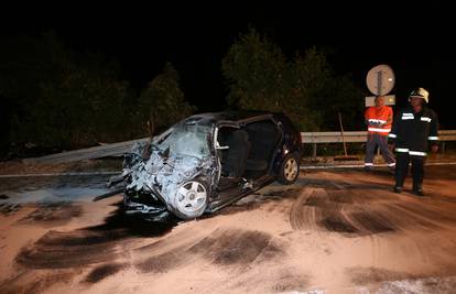 Automobil se sudario s busom: Dvoje ljudi poginulo u Istri