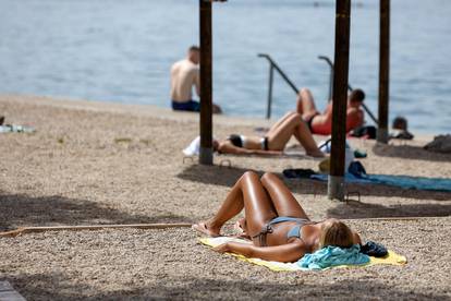 FOTO Prvi je dan ljeta: Evo kako turisti uživaju u Zadru, Splitu...