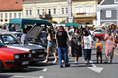 FOTO Oldtimer susret u Požegi