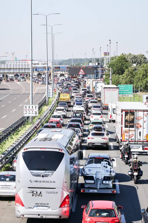 Zagreb: Gužve prema Jadranu, kolone vozila protežu se kilometrima