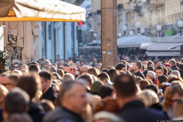 Zagreb: Gužva u centru grada na zadnji dan 2022 godine.