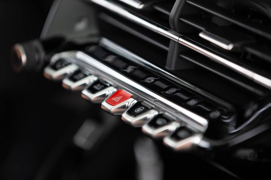 Ni jedan nije lijep kao  208: Mali auto podigao je veliku prašinu