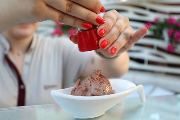 Njivice: Festival sladoleda na rivi