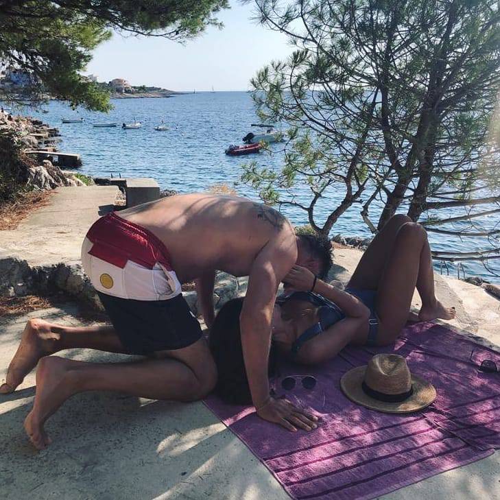 Nives i Goran ljube se na plaži: 'Uz tebe se osjećam sigurno'