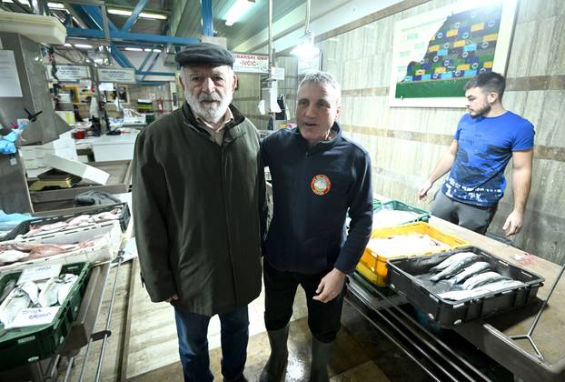 Zagreb: Tata Joška Gvardiola, Tihomir, u društvu Branka Livakovića i Jakova Petkovića