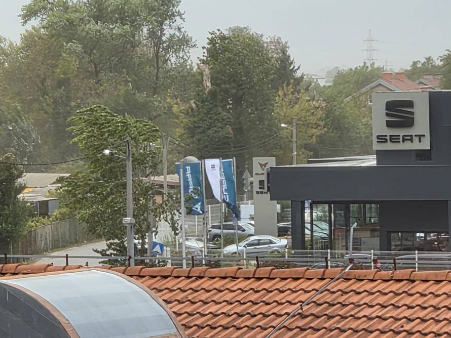 Olujni vjetar otpuhao je krov sa staračkog doma u Gornjoj Bistri!
