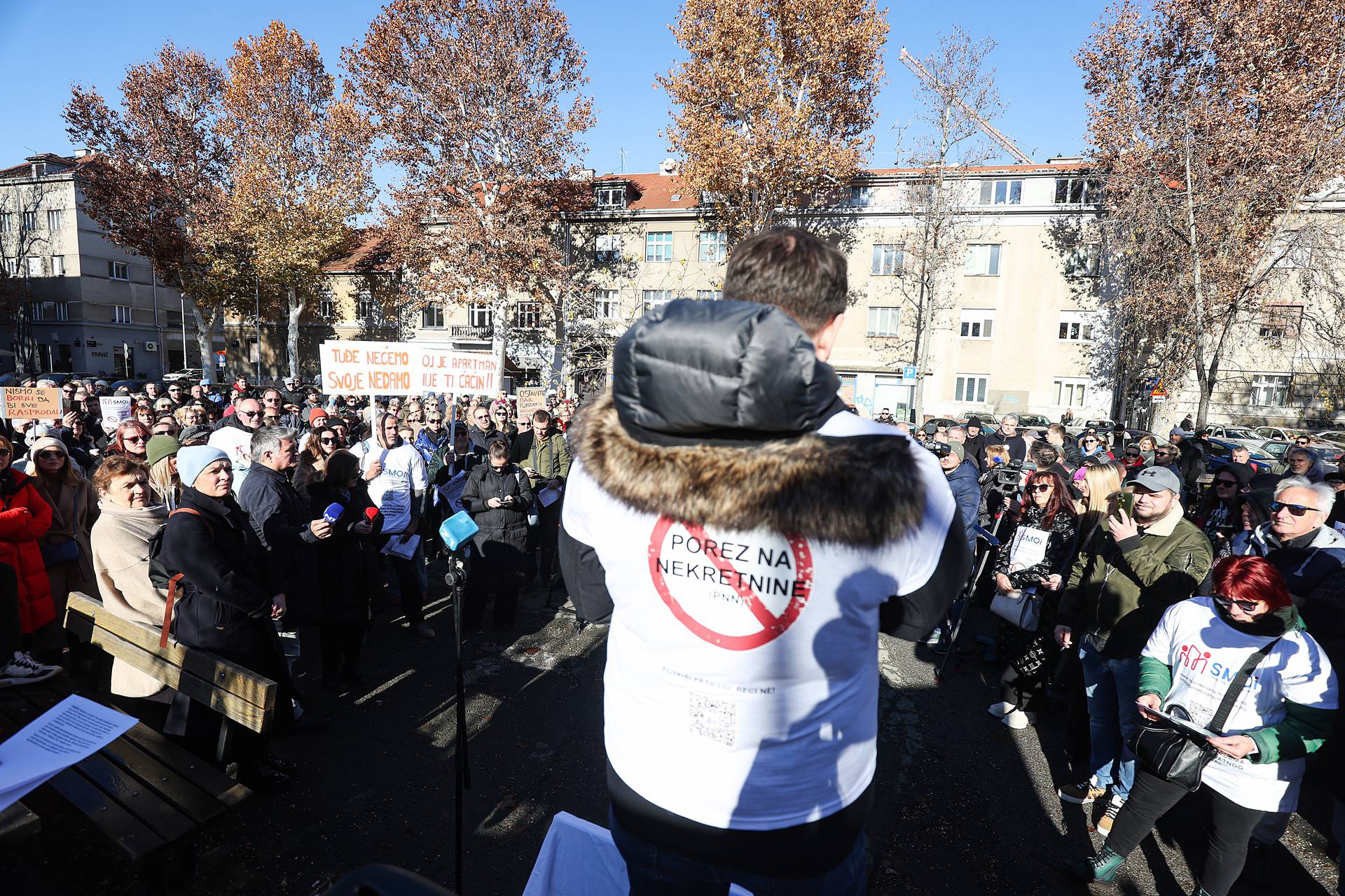 Zagreb: Prosvjed inicijative "Spasimo male obiteljske iznajmljivače"