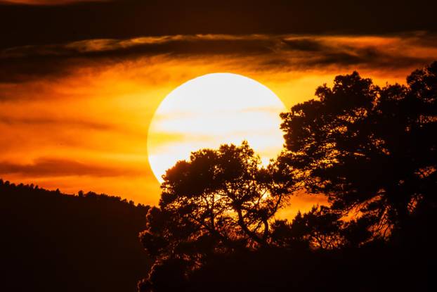 Split: Zalazak sunca iznad uvale Kašjuni
