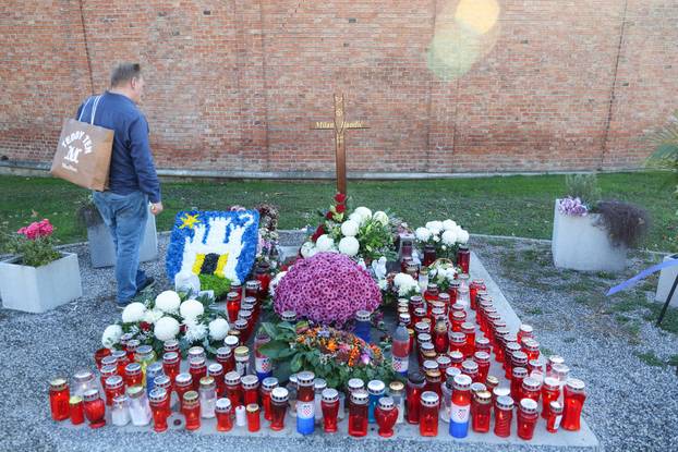 Zagreb: Svi sveti groblja poznatih osoba