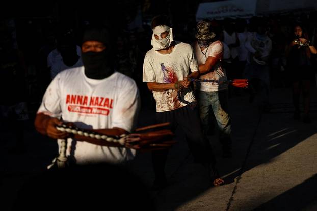 Filipino Catholics perform self-flagellation for Lent