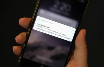 Trumpova uzbuna: Poslali SMS na 225 mil. mobitela u SAD-u