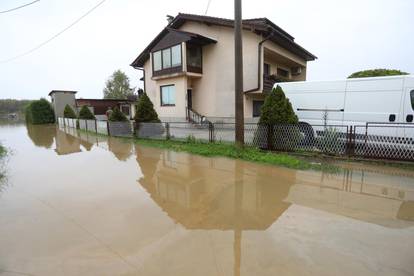 FOTO Sava se izlila iz korita u Zagrebu, Kupa raste i stvara nemile probleme u Karlovcu