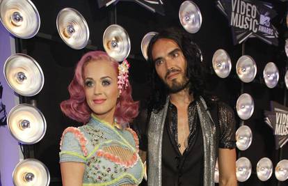 Russell Brand vodi Katy Perry u Indiju kako bi učvrstili brak