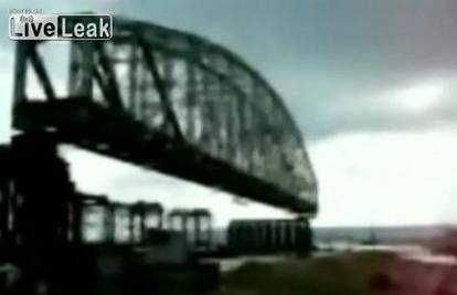 Čitav most se srušio zbog naleta orkanskog vjetra